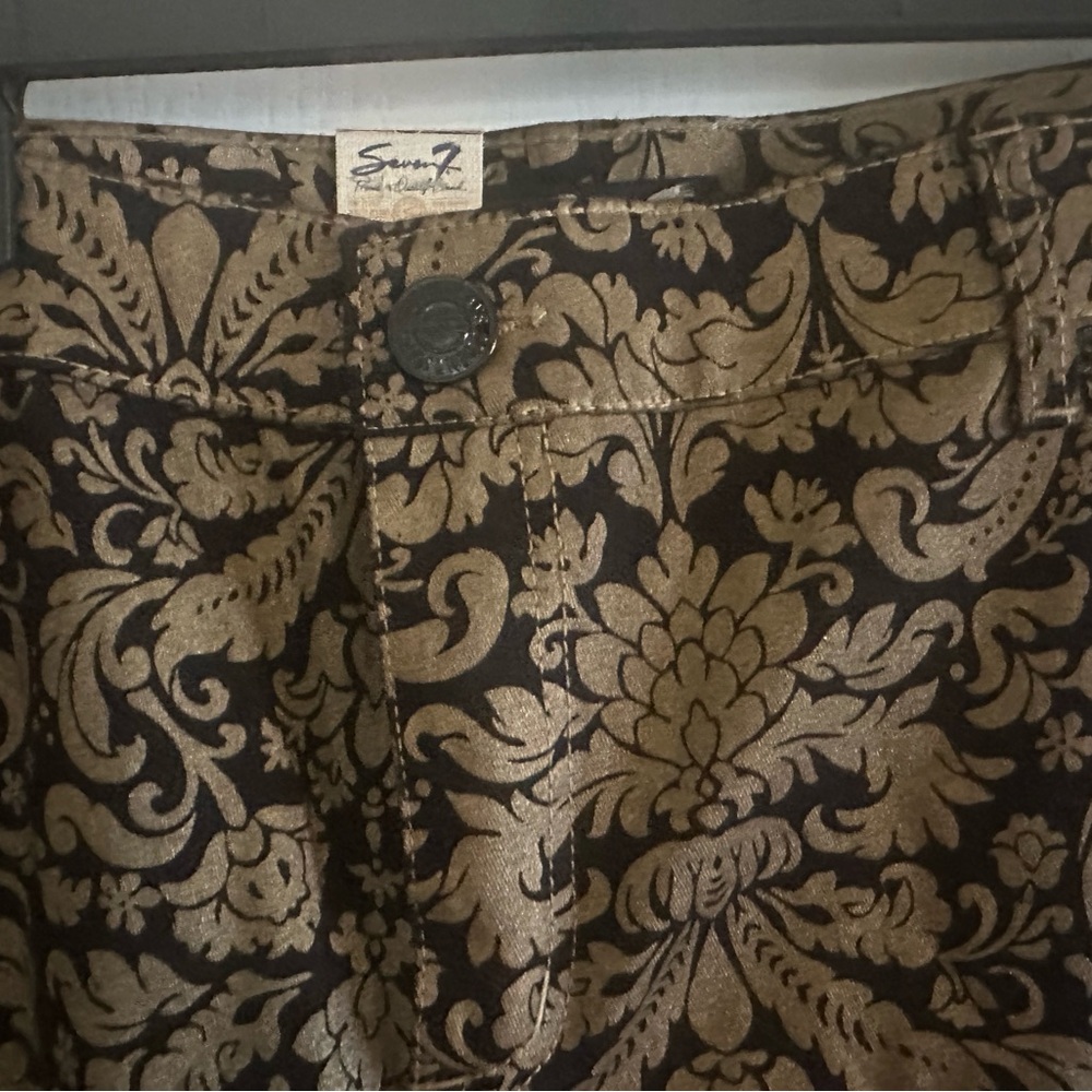 NWT Seven7 Women’s Elegant Black and Gold Floral Skinny Jeans.  Size 24+